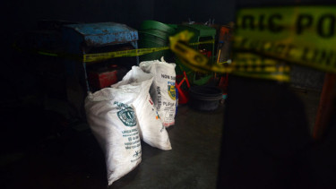 Gudang Pupuk Ilegal di Muara Angke