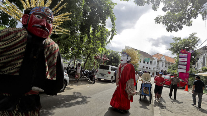 Ondel-ondel Betawi.