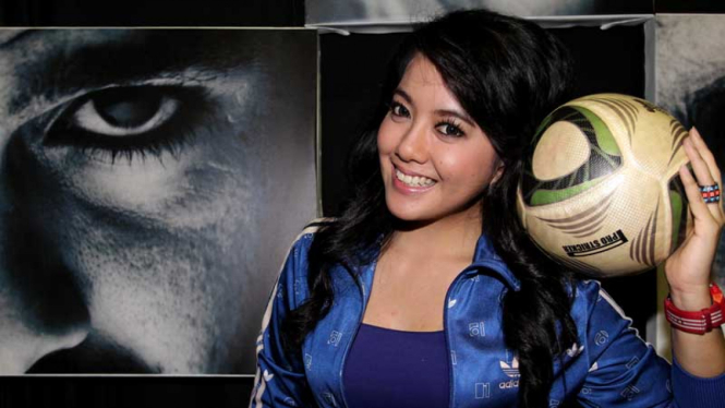 Presenter Putri Violla