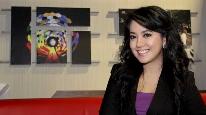 Presenter Putri Violla