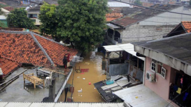 Banjir Kiriman Rendam Rumah Warga di Cililitan