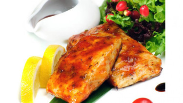 Salmon makanan terbaik untuk terlihat awet muda
