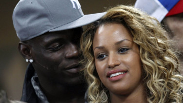 Balotelli Bermesraan Dengan Kekasihnya Fanny Neguesha