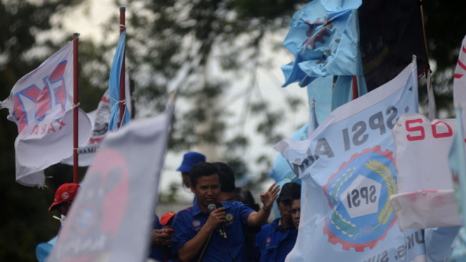 Aksi unjukrasa buruh menolak penangguhan UMP/UMK. (Foto ilustrasi)