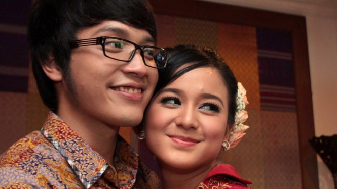 Juwita Bahar dan Barry
