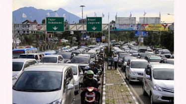 Libur Paskah Puncak Macet Panjang