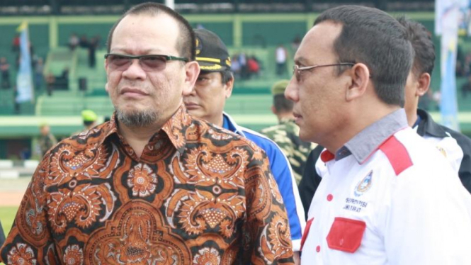 Ketua Kamar Dagang dan Industri Jawa Timur, La Nyalla Mattalitti (kiri).