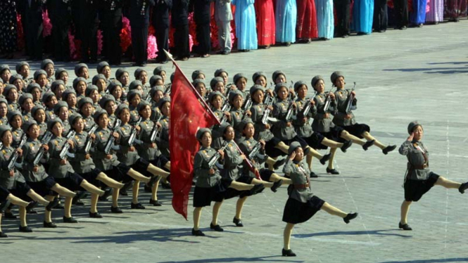 Tentara wanita korea utara siap perang