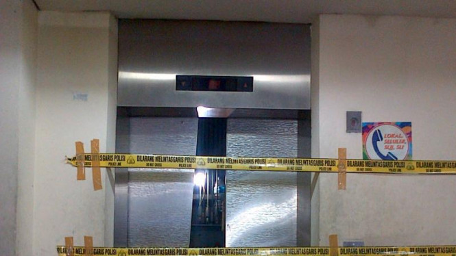 Ilustrasi lift macet