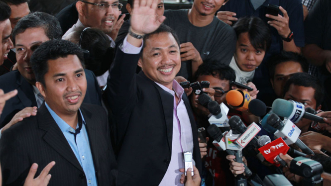 Anis Matta (tengah)