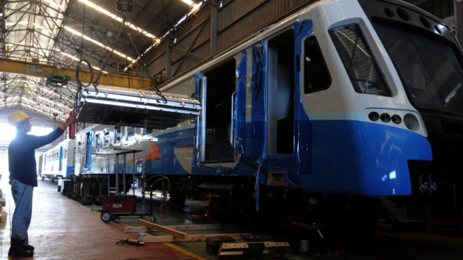 Produksi Kereta PT INKA.