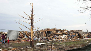 badai tornado lumpuhkan oklahoma