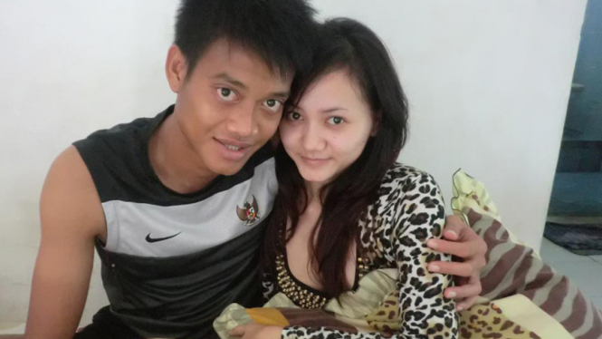 Kurnia Meiga (kiri) dan mantan istrinya, Azhiera Adzka Fathir