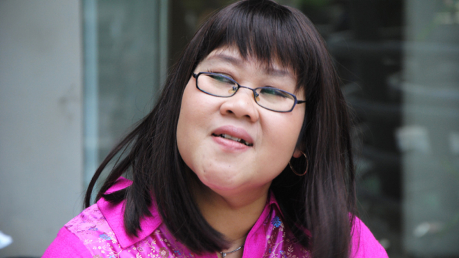 Rini S Bon Bon Dalam Acara SOS ANTV
