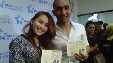 Ayu Ting Ting dan Enji saat masih mesra