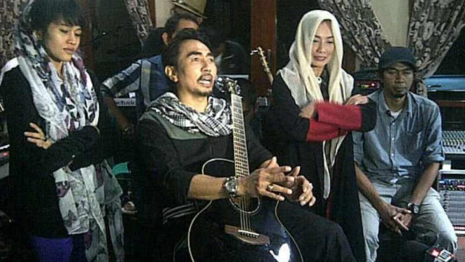 Gatot Brajamusti dan Reza Artamevia.