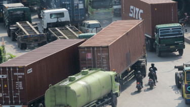  Bongkar Muat Kontainer di Pelabuhan Tanjung Priok