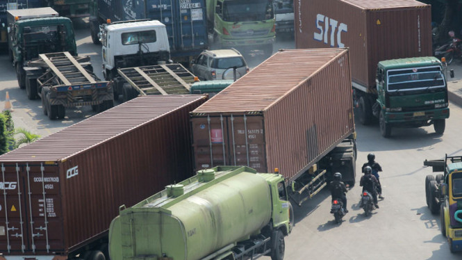  Bongkar Muat Kontainer di Pelabuhan Tanjung Priok