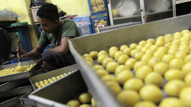 Pembuatan Kue Kering Jelang Lebaran