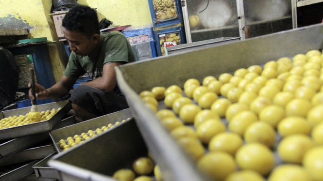 Pembuatan Kue Kering Jelang Lebaran