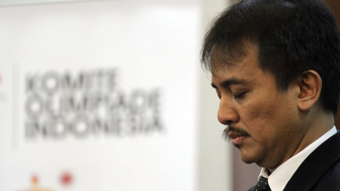 Roy Suryo.
