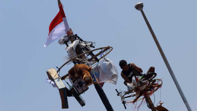 Lomba Panjat Pinang