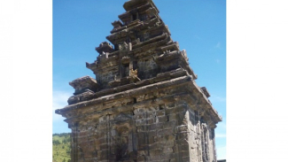 Menelusuri Keindahan Candi Arjuna Dieng