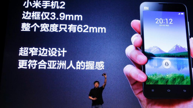 Pendiri dan CEO Xiaomi Lei Jun perkenalkan produk ponsel pintar terbarunya