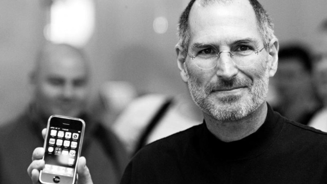 Steve Jobs dan iPhone.