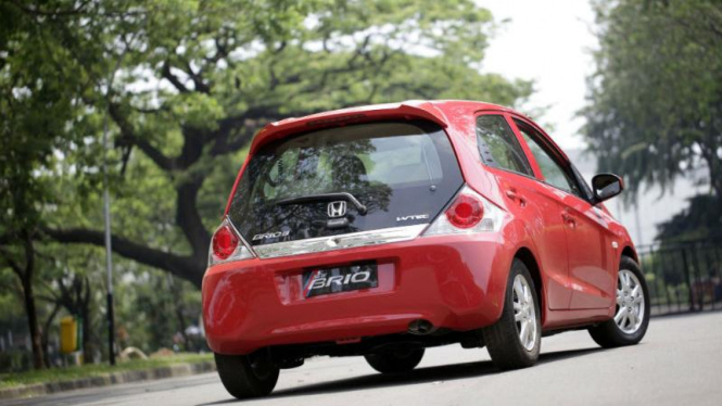 Tampilan belakang New Brio 1.2