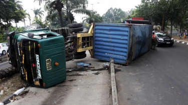 Kecelakaan Truk Kontainer di Kalideres 