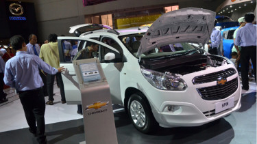 Mobil Keluarga Murah di IIMS 2013