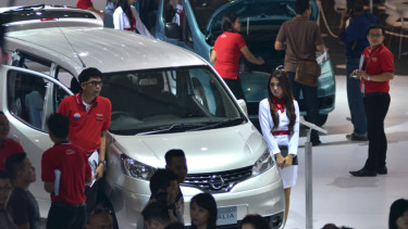 Mobil Keluarga Murah di IIMS 2013