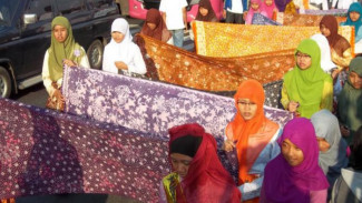 Semaraknya Batik Lasem Carnival Di Lasem