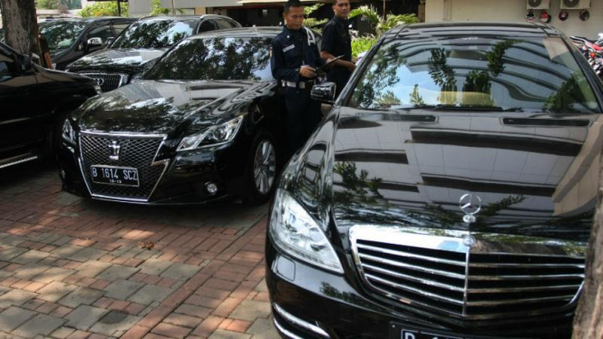 Mobil-mobil mewah disita dari rumah Akil Mochtar