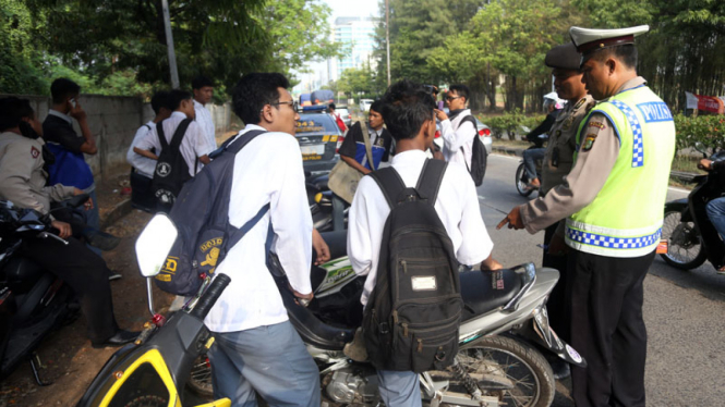 Razia Kendaraan Bermotor Pelajar