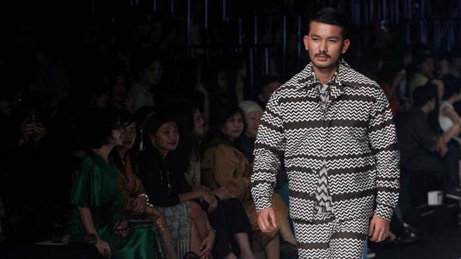 Penutupan Jakarta Fashion Week 2014, Busana Populo Batik