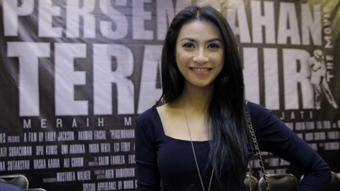 Uli Auliani dan pria bule