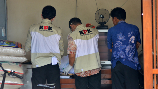 KPK Geledah Rumah Anas Urbaningrum