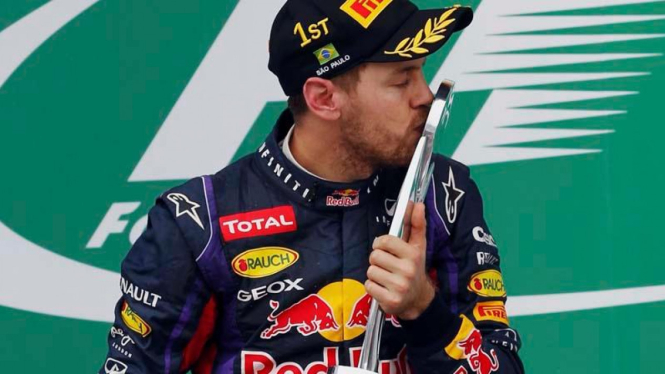 Pembalap Red Bull F1, Sebastian Vettel menjuarai GP Brasil 2013