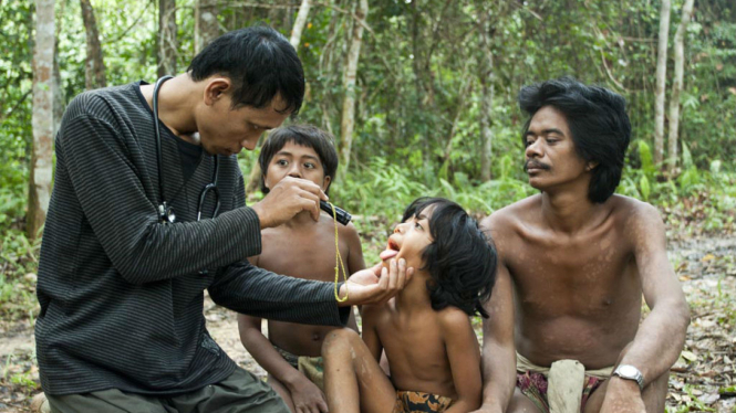 Ilustrasi/Penanganan medis warga suku rimba di Provinsi Jambi