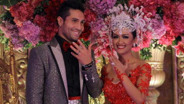 Pasangan selebriti Yuli Rachmawati atau yang dikenal Julia Perez dan Gaston Castano 