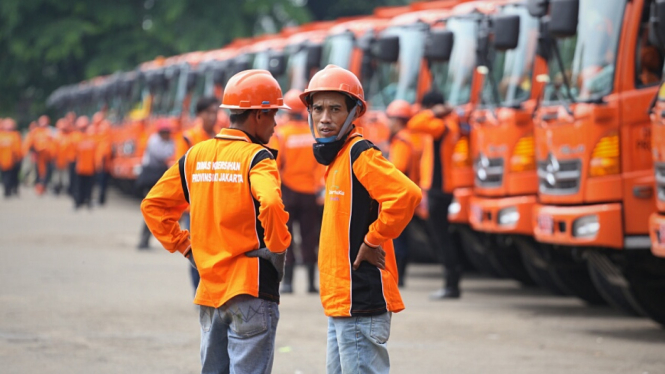 92 Truk Sampah Baru DKI Jakarta