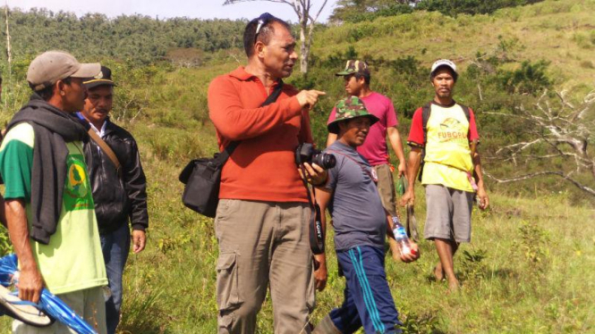 Bupati Ngada, Marianus Sae (tengah) bersama warga