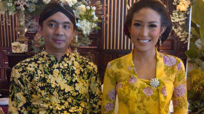 Ayu Dewi dan Regi Datau