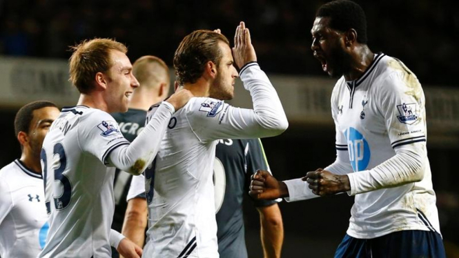 Para pemain Tottenham Hotspur merayakan gol.