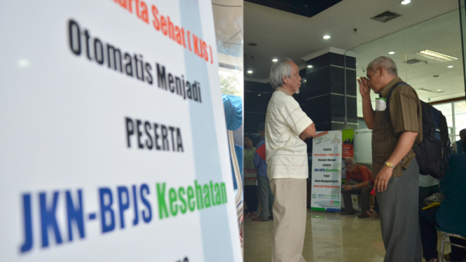 Ilustrasi warga antri pembuatan BPJS Kesehatan