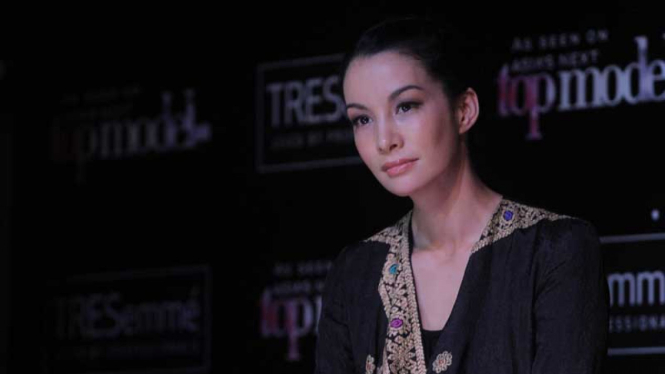 Nadya Hutagalung.
