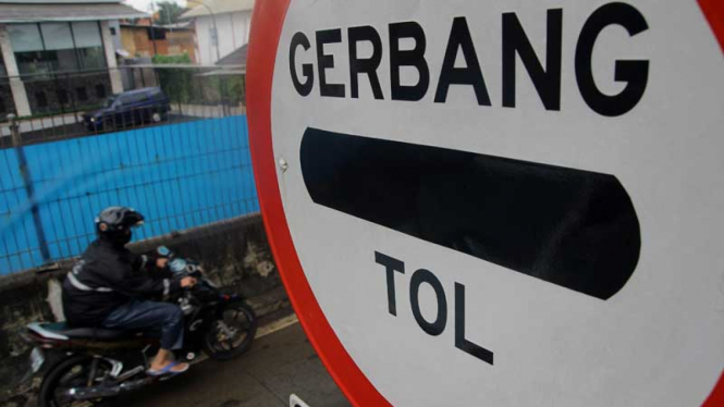 Banjir Rendam TB Simatupang, Motor Masuk Tol