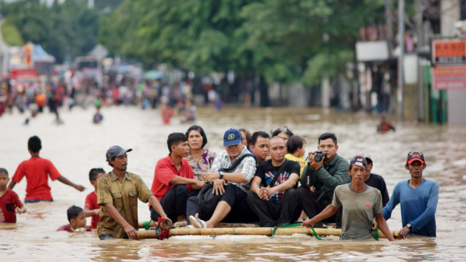 sisi lain banjir jakarta